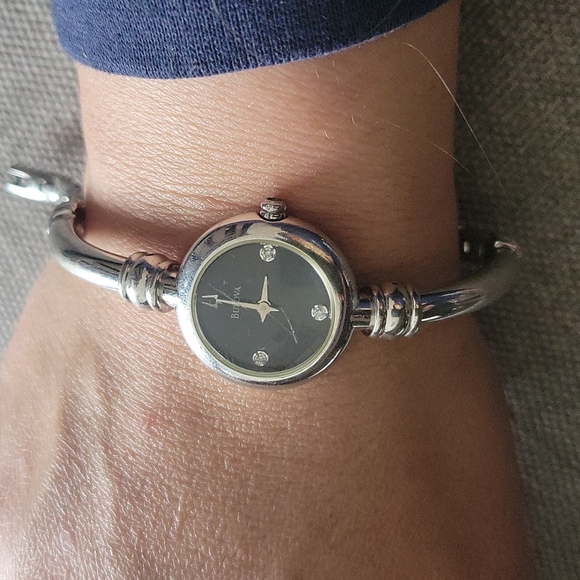 Bulova Women's Watch small - Picture 5 of 5